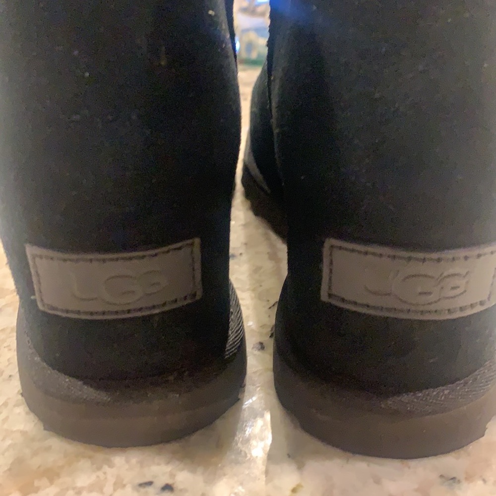 Ugg - Picture 4 of 7